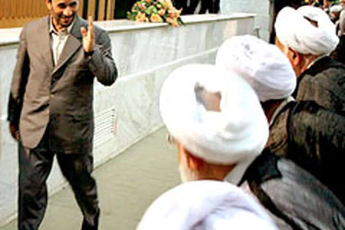 «عدم حمایت» با معنی روحانیون از محمود احمدی نژاد