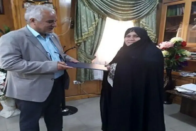 تجلیل فرماندار از همسرش به خاطر ترویج حجاب