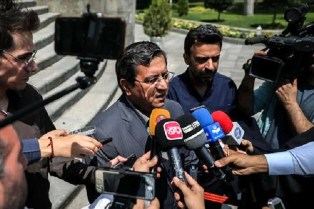 همتی: قیمت کالا‌ها فعلا به عدد‌های بالای دلار چسبندگی دارد