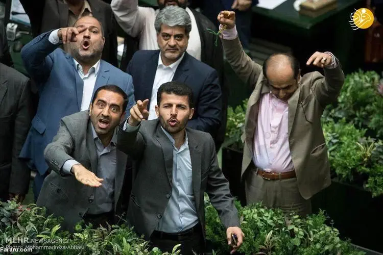 عباس عبدی: مجلس شده است محل نشستن و گلابی خوردن!