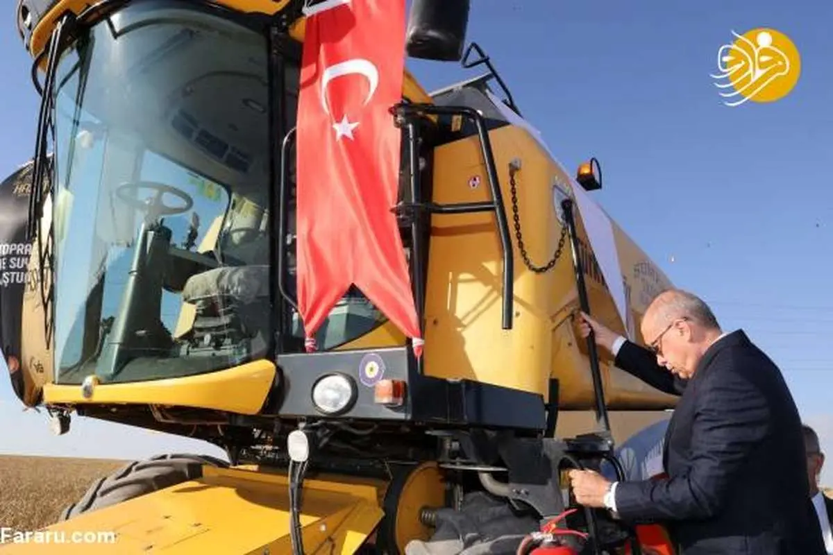 (تصاویر) اردوغان سوار بر کمباین در مزرعه گندم