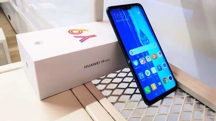 هوآوی Y9 2019؛ ایستاده با مشت