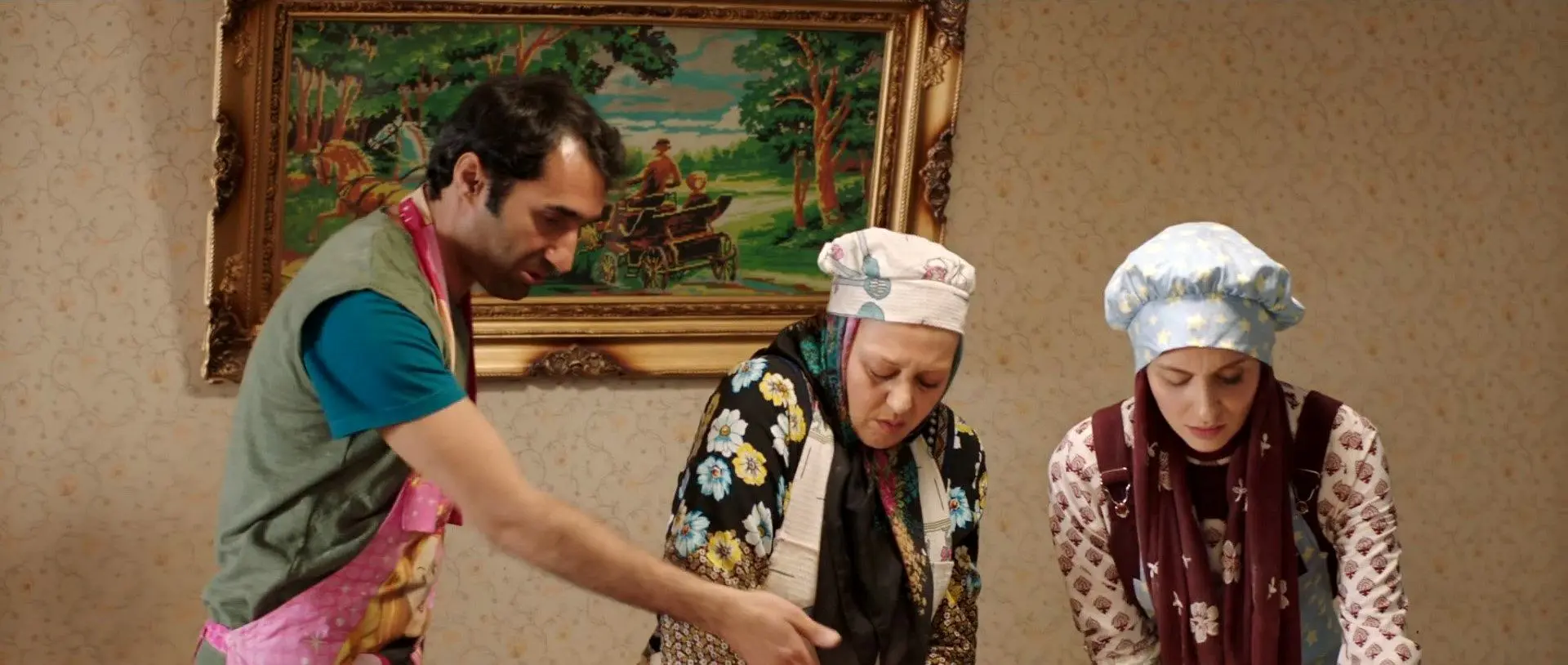 قسمت سیزدهم سالهای دور از خانه؛ قهر و آشتی خنجری