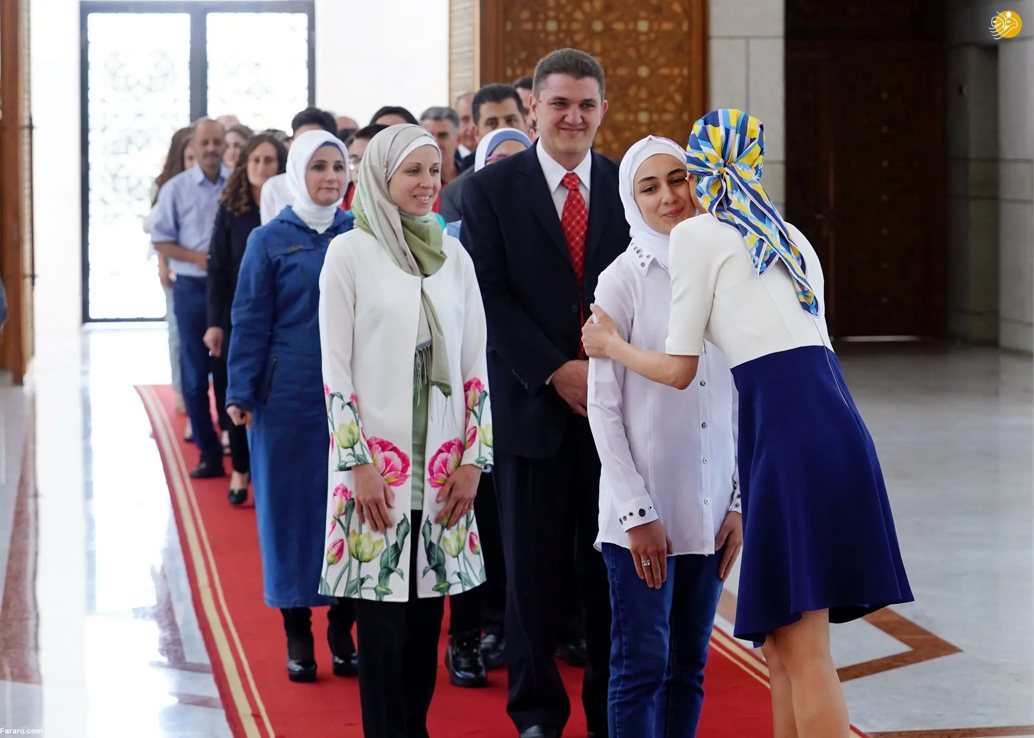 (تصاویر) دیدار دانش آموزان سوری با اسماء اسد