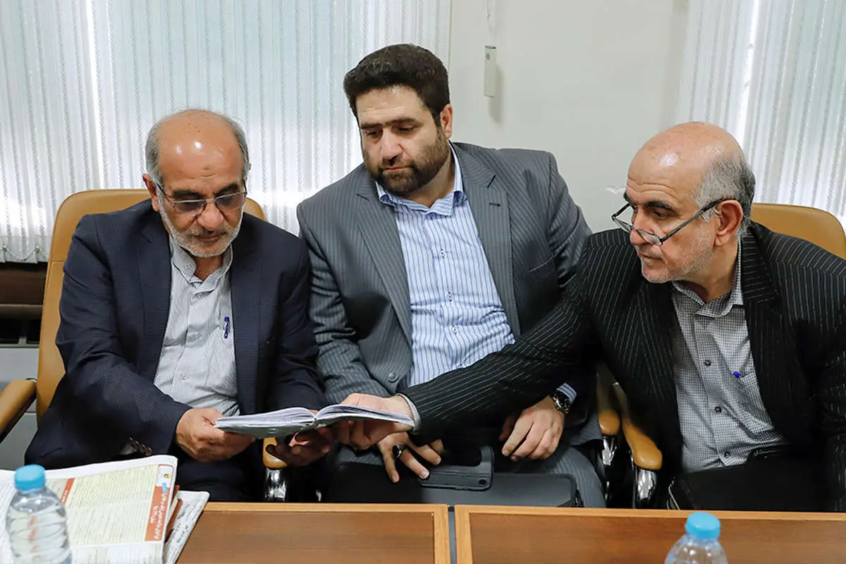 (تصاویر) متهمان پرونده فروش گوشتهای برزیلی در دادگاه