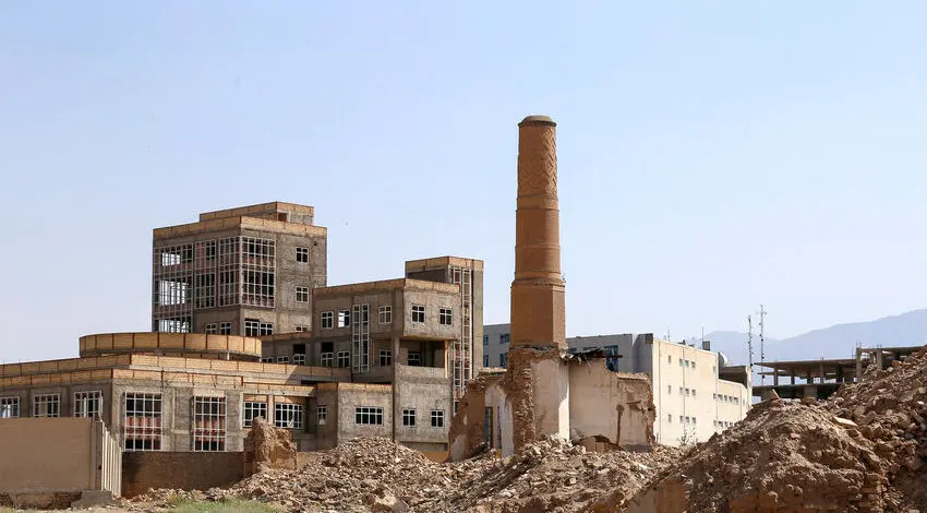 (تصاویر) تار و پود پوسیده کارخانه بافندگی کاشان