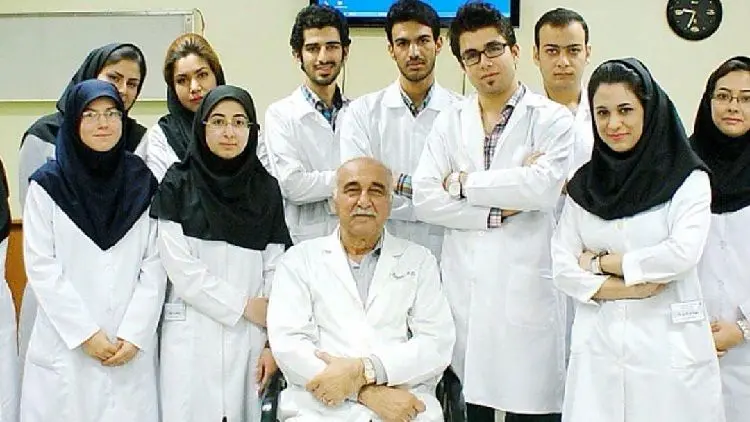 چه کسانی نمی‌خواهند در پزشکی دست زیاد شود؟