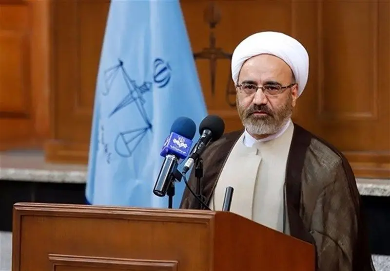 معاون قوه قضائیه: سران مملکت در صورت تحصیل فرزندانشان در خارج، استعفا دهند