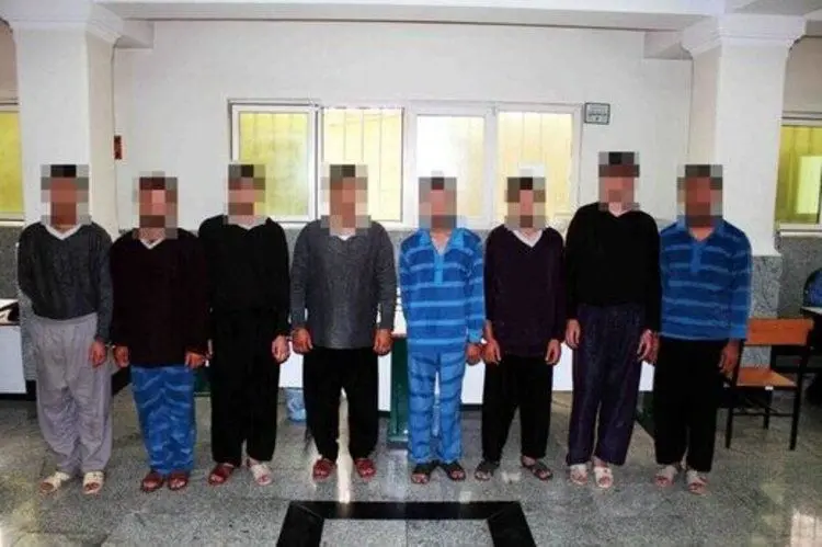 (تصویر) این ۸ دزد به ۲۰ میلیارد تومان سرقت اعتراف کردند