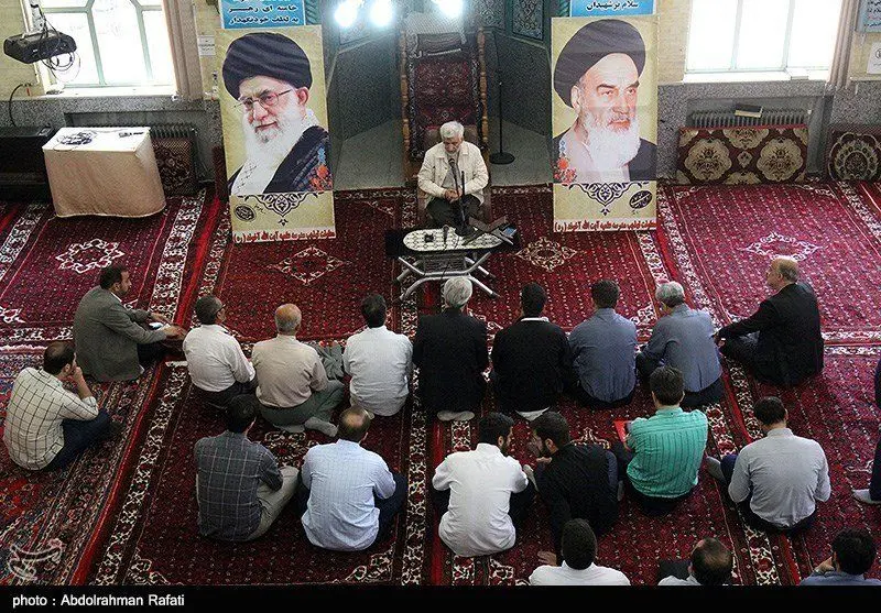 (تصاویر) استقبال کمرنگ از سعید جلیلی در همدان؛ سخنرانی برای ۳۰ نفر