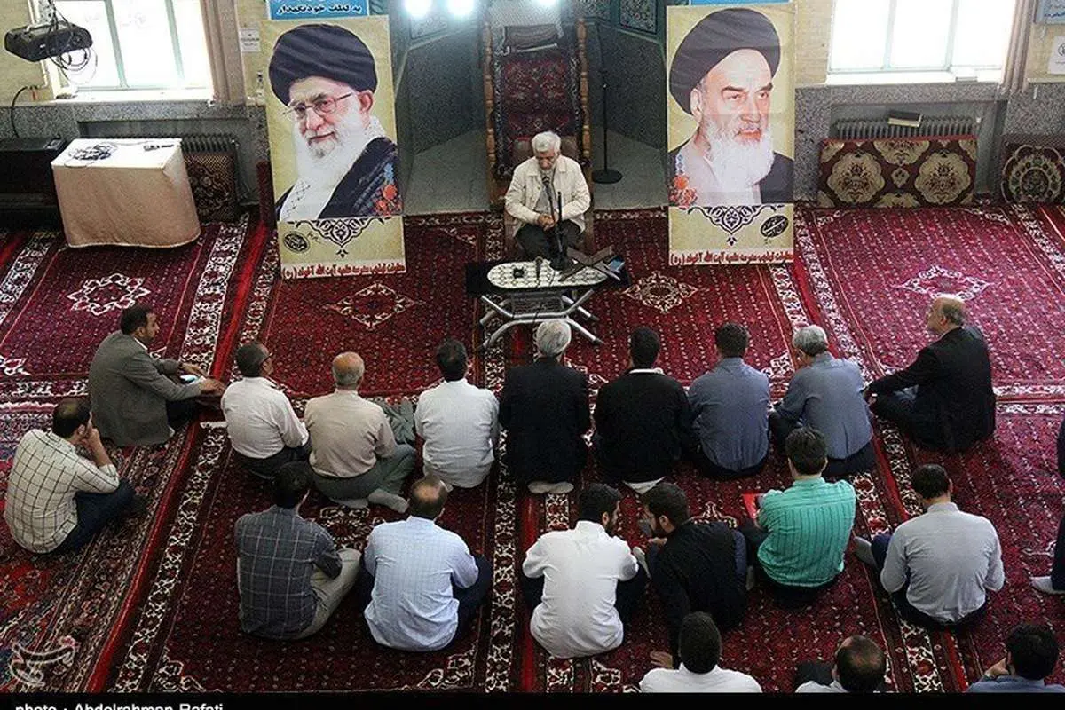 (تصاویر) استقبال کمرنگ از سعید جلیلی در همدان؛ سخنرانی برای ۳۰ نفر