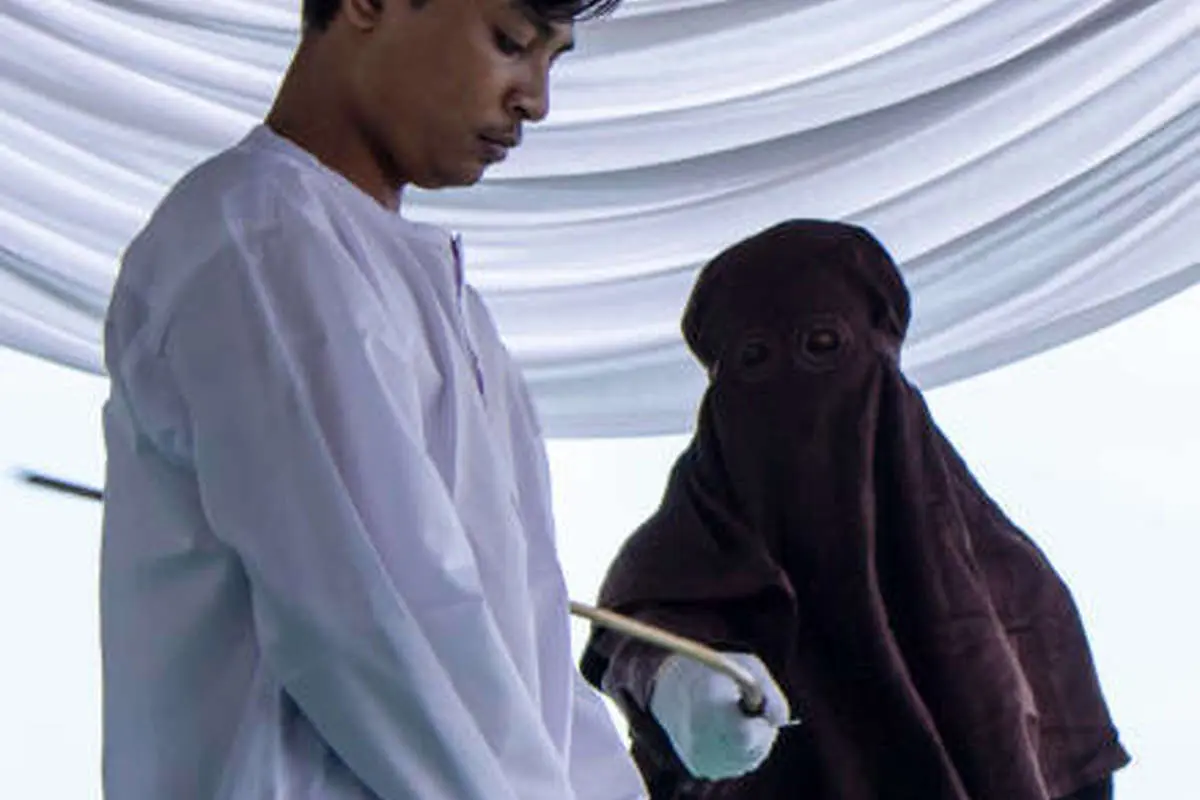 (تصاویر) شلاق زدن ۱۱ زن و مرد متخلف در آچه