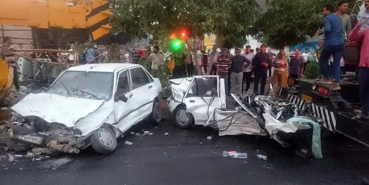 انحراف یک دستگاه جرثقیل در مشهد 9 کشته و مجروح برجا گذاشت