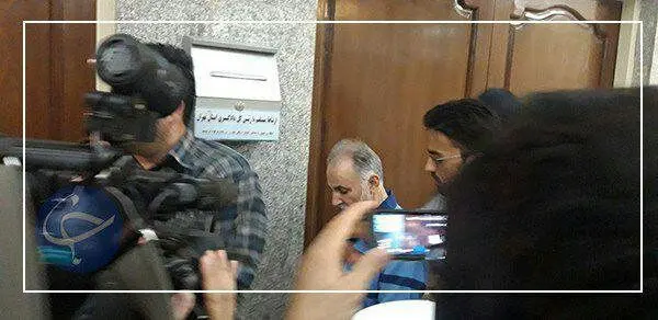(تصویر) لحظه ورود محمدعلی نجفی به دادگاه