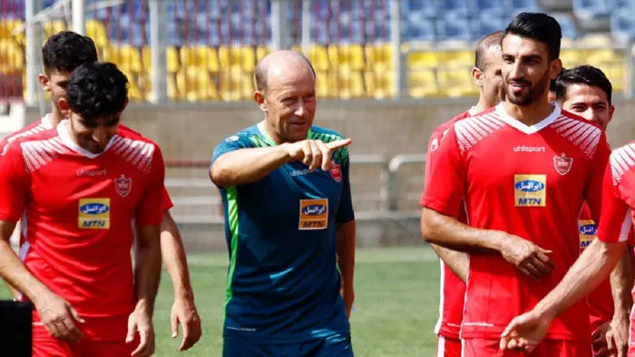 نقل و انتقالات لیگ برتر؛ از خرید‌های بحث برانگیز پرسپولیس تا توپ پُر تراکتور