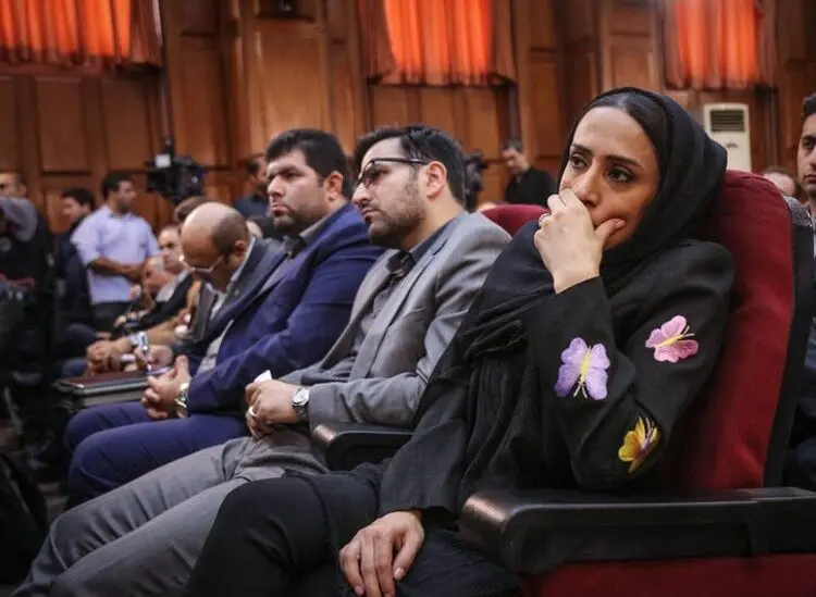 (عکس) دختر و داماد نجفی در دادگاه