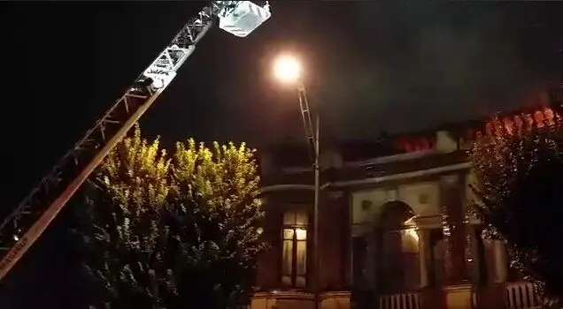 (تصاویر) آتش‌سوزی گسترده در میدان حسن‌آباد تهران