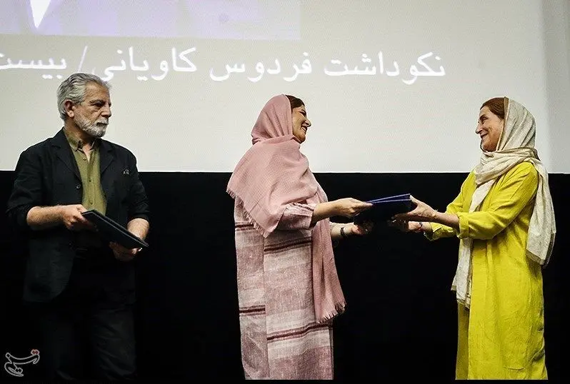 (عکس) معتمدآریا هدیه فردوس کاویانی را به دخترش داد