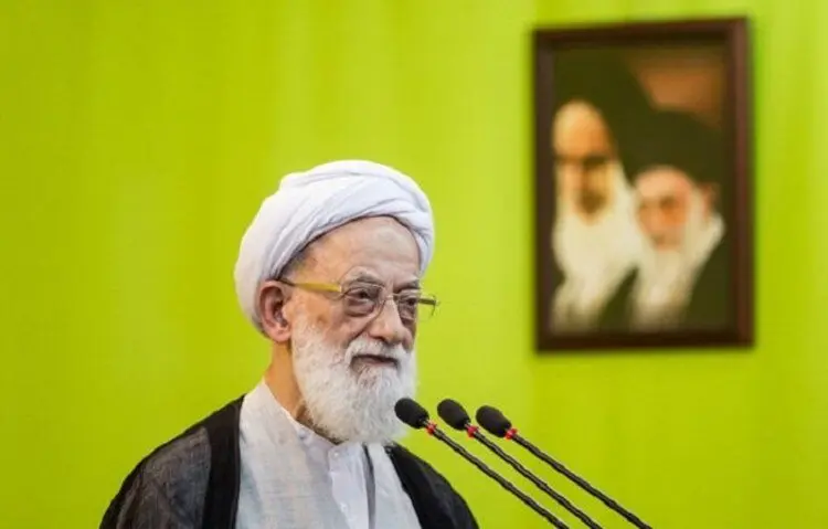 امامی کاشانی: دشمن کشور را در فشار انداخته است