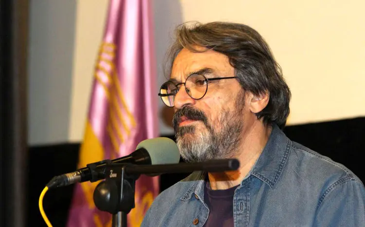 حسین علیزاده: رادیو و تلویزیون بزرگترین مقلدِ برنامه‌های تبلیغاتیِ آمریکاست