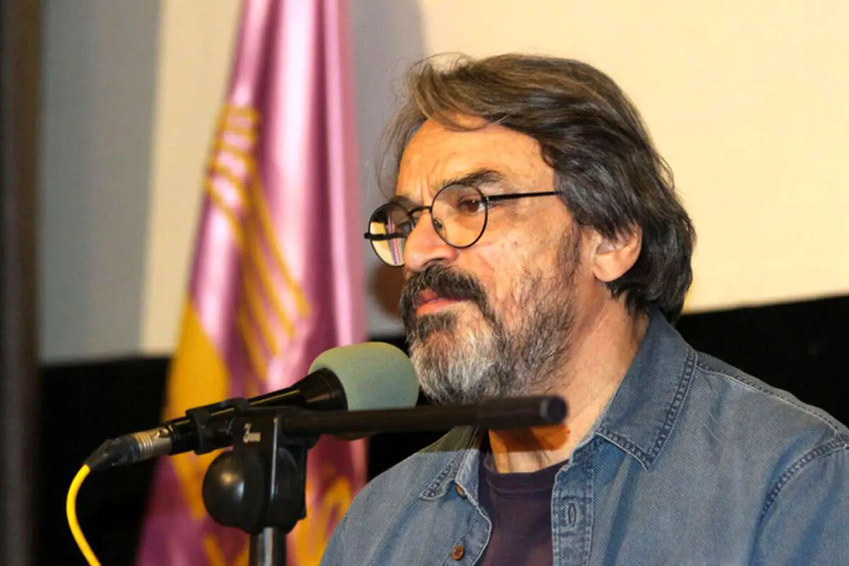حسین علیزاده: رادیو و تلویزیون بزرگترین مقلدِ برنامههای تبلیغاتیِ آمریکاست