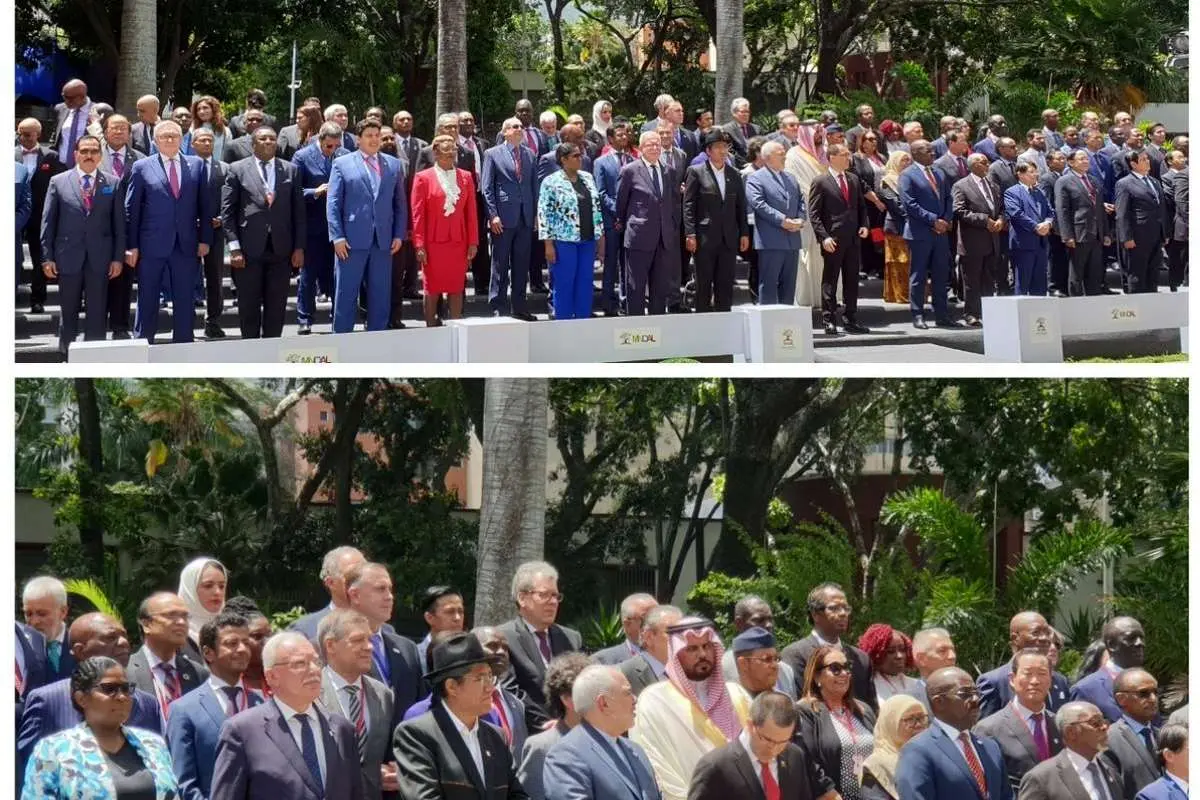 (تصویر) چپ چپ نگاه کردن سفیر عربستان به ظریف!