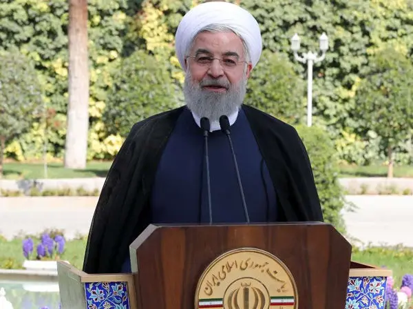 روحانی: خبرنگاران نقص‌ها را بدون لکنت زبان بگویند