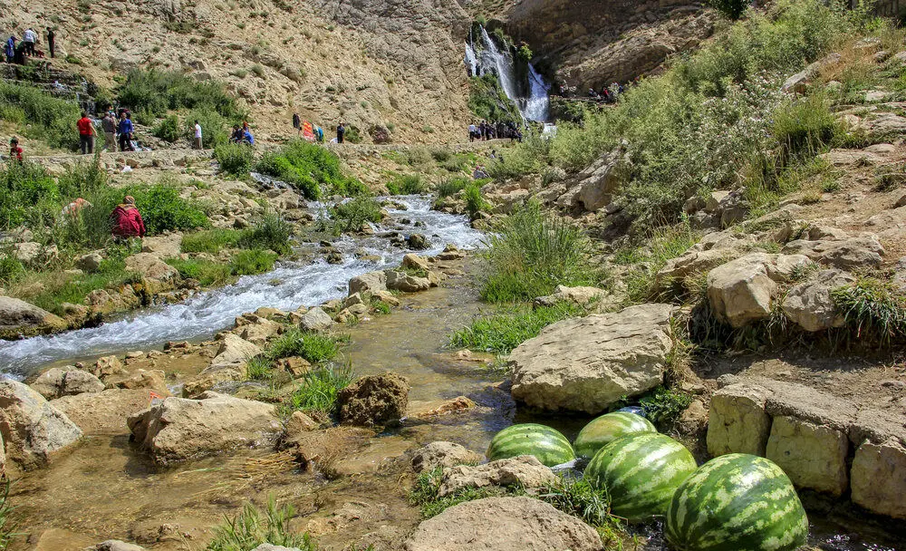 (تصاویر) تفریح تابستانی در آبشار شیخ علیخان