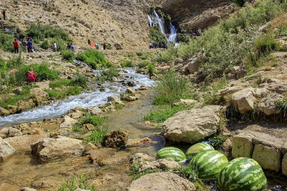 (تصاویر) تفریح تابستانی در آبشار شیخ علیخان
