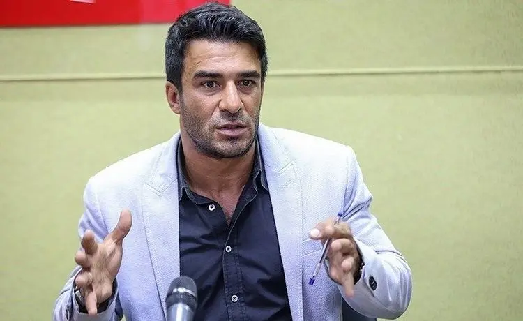 (عکس) بازیگری که مخفیانه بر سر مزار شهدا می‌رود