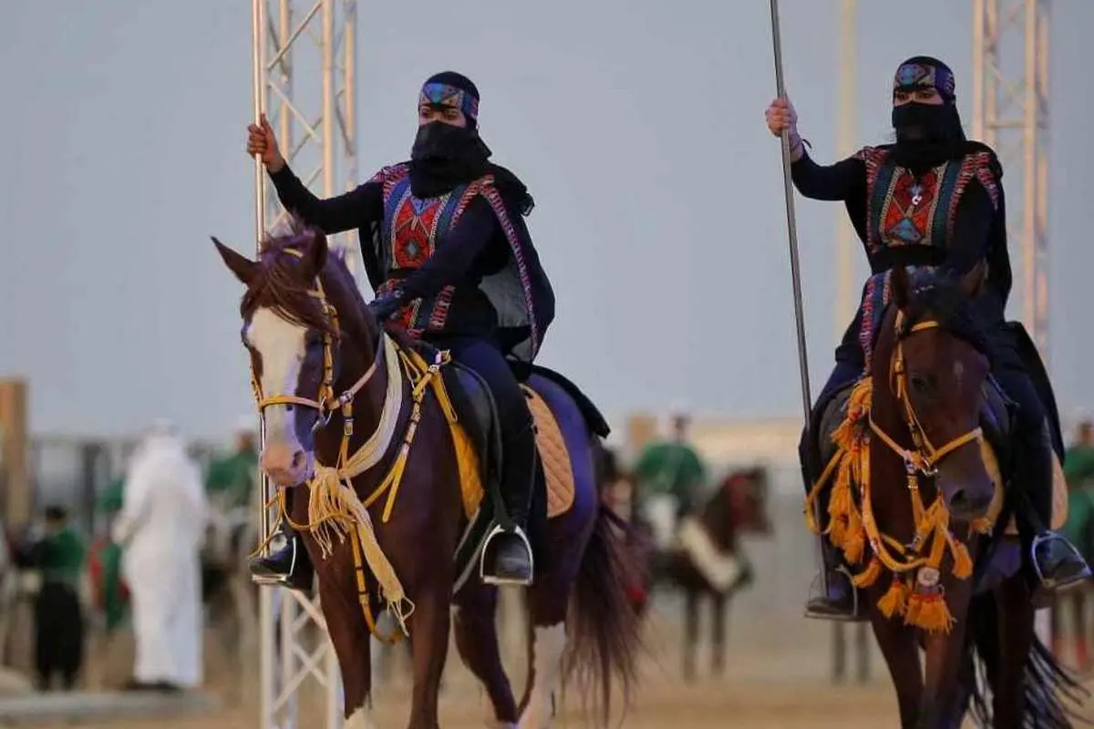(تصاویر) زنان عربستانی برای نخستین بار اسب سواری کردند