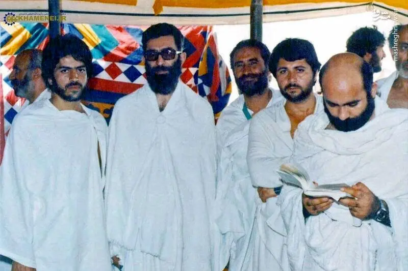 (عکس) تصویری از رهبر انقلاب در لباس احرام