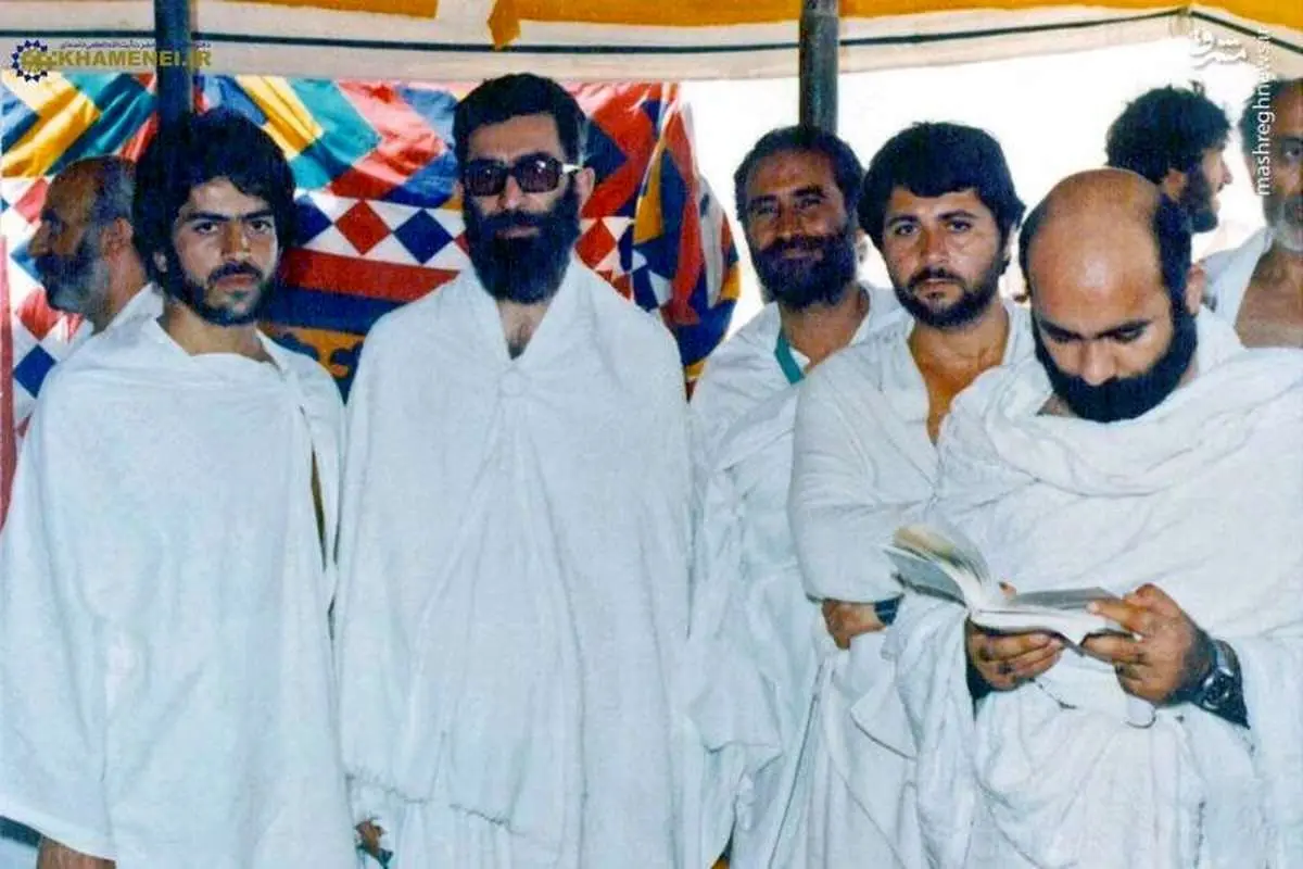 (عکس) تصویری از رهبر انقلاب در لباس احرام
