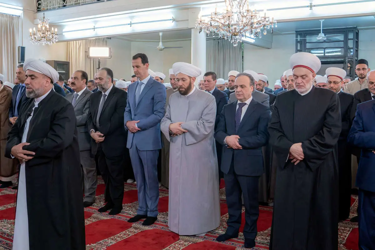 (تصاویر) بشار اسد نماز عید قربان را اقامه کرد