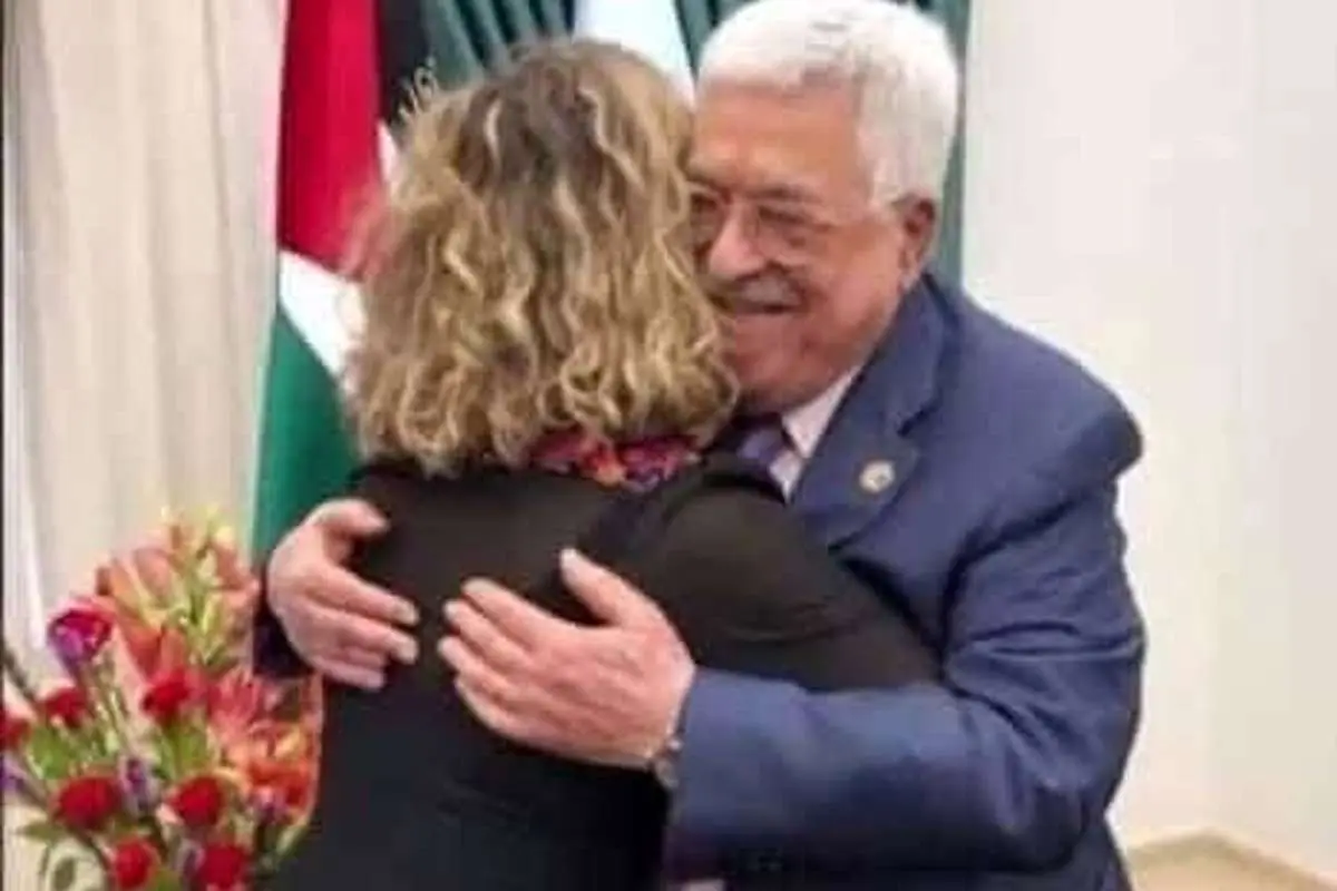 (تصاویر) زن اسرائیلی در آغوش محمود عباس!