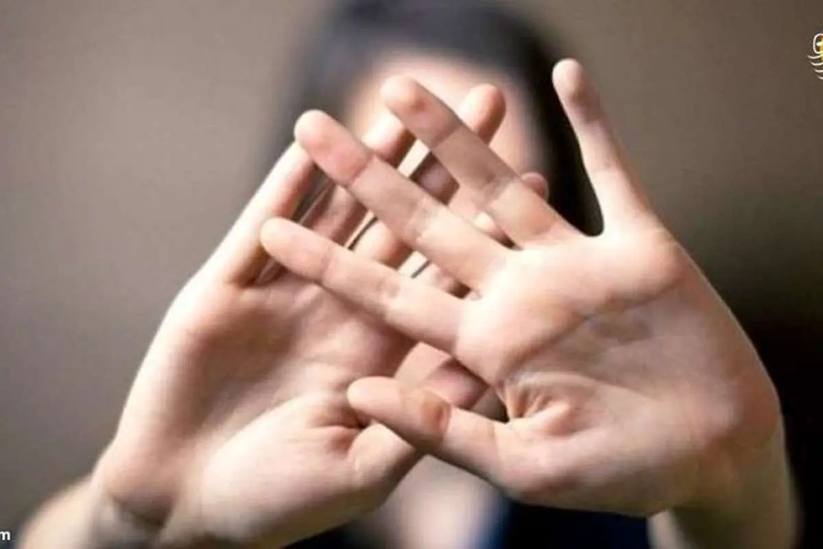 درخواست رابطه جنسی با تهدید به انتشار عکسهای خصوصی دختر جوان!
