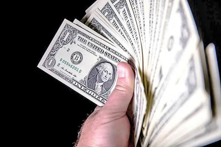 فاصله دلار از کف بیشتر شد