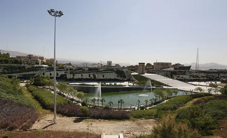 (تصاویر) افتتاح دریاچه باغ هنر در قلب تهران