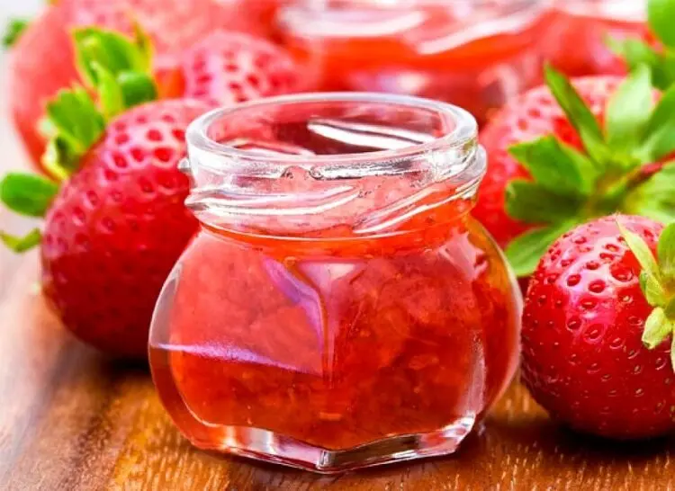 طرز تهیه مربای توت فرنگی خوشمزه، خوشرنگ و مجلسی