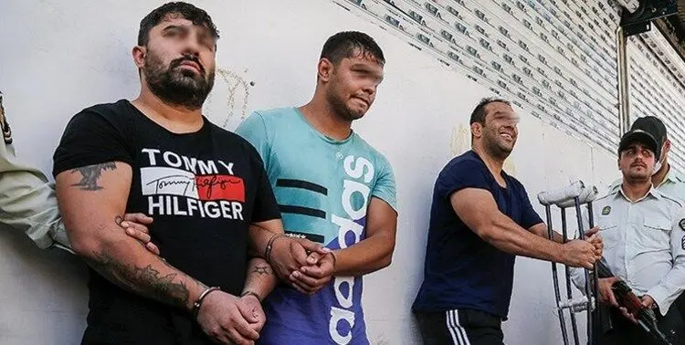 (عکس و فیلم) از فحاشی در اینستاگرام تا شمشیرکِشی در مهرآباد