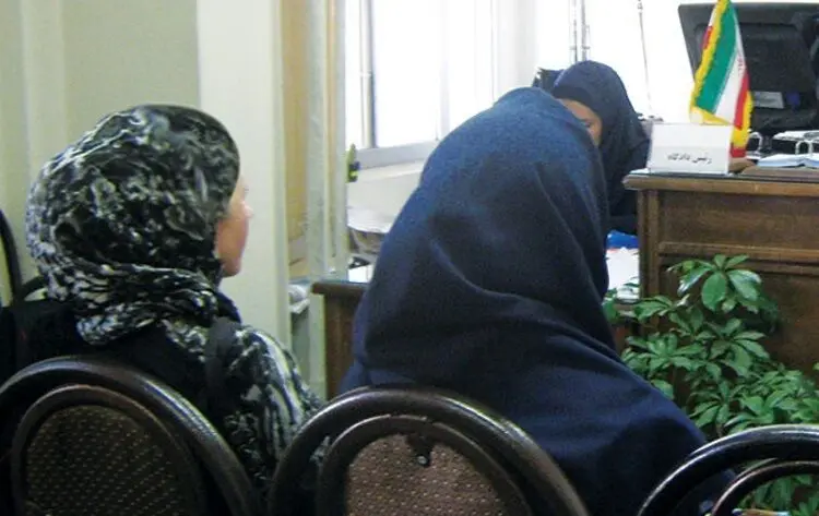 ملاقات اتفاقی دو هوو‌ی سرگردان در راهروهای دادگاه!