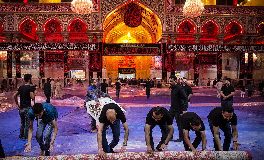 (تصاویر) حرم امام حسین (ع) با فرش قرمز پوشانده شد