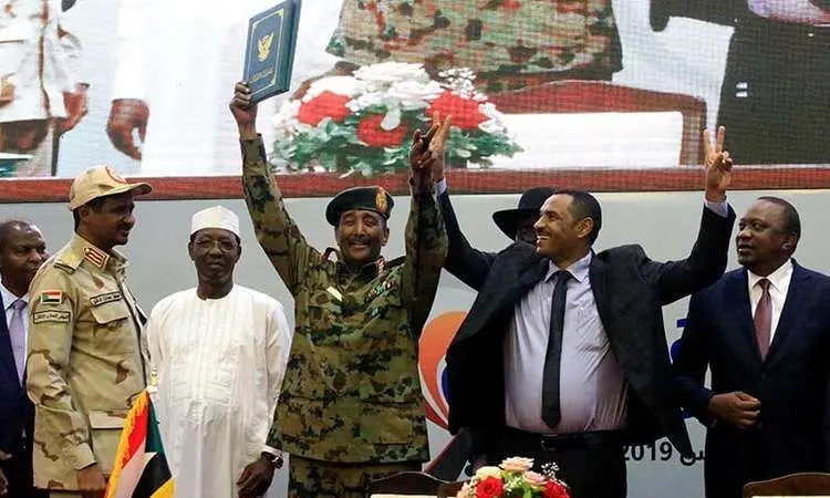 (تصویر) سنت شکنی در سودان؛ یک زن وزیر خارجه شد