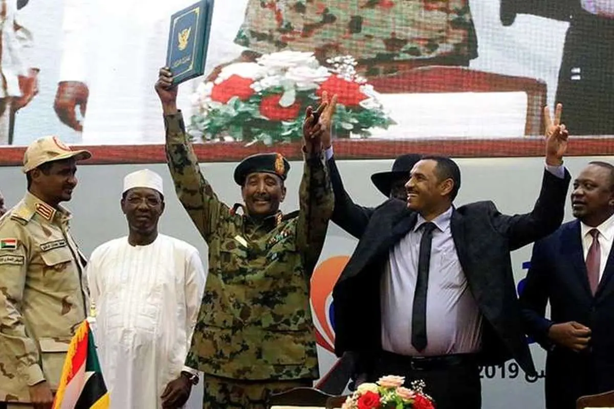 (تصویر) سنت شکنی در سودان؛ یک زن وزیر خارجه شد