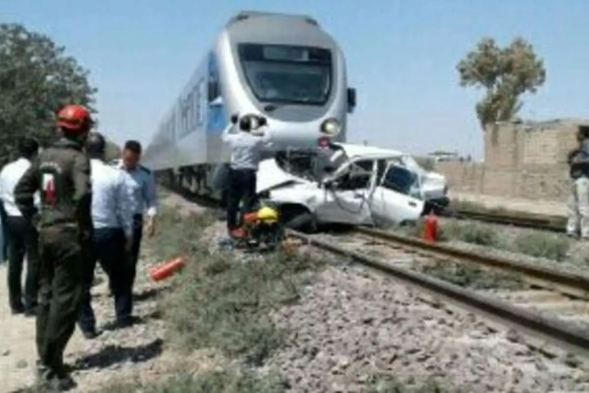 برخورد قطار با خودرو پراید در ورامین