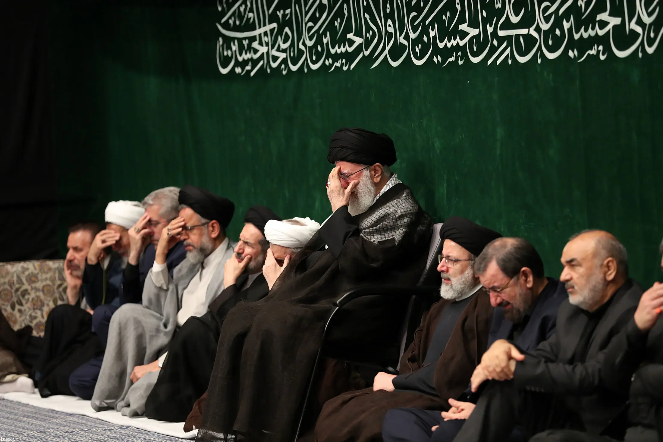 تصویری از سردار سلیمانی در مراسم عزاداری بیت رهبری