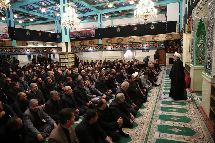 روحانی: در هنگام مشکلات نام عاشورا به ما کمک می‌رساند