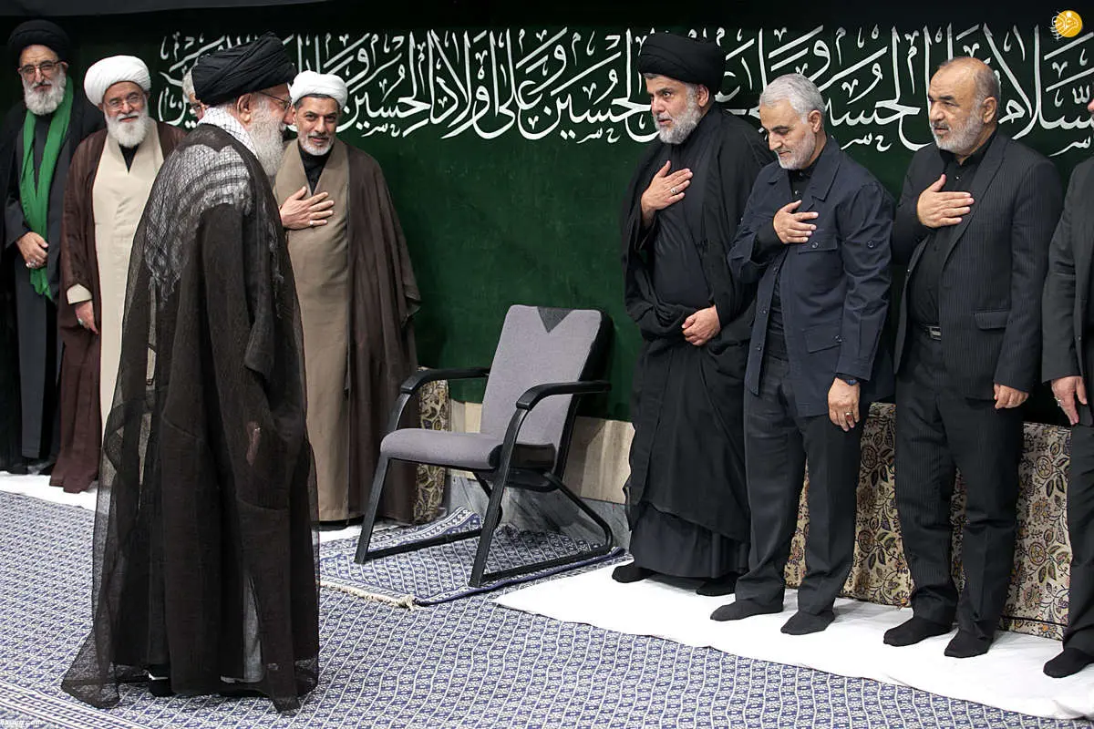 (تصاویر) مقتدی صدر و سردار سلیمانی در عزاداری بیت رهبری