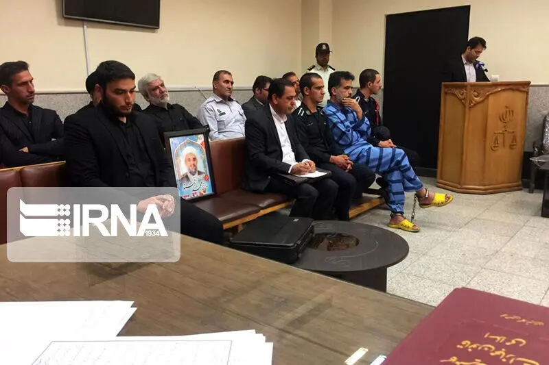 (تصاویر) ماجرای حذف اشعار از روی سنگ قبر قاتل امام جمعه کازرون
