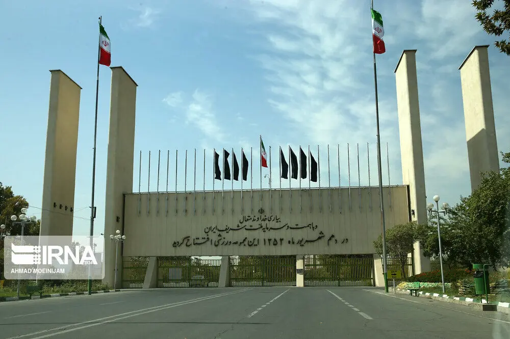 (تصاویر) ورزشگاه آزادی؛ جایی که بچه ۸ ساله را برق گرفت